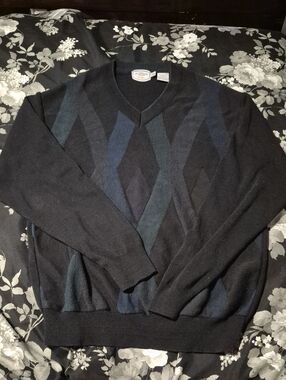 Men's V neck Sweater